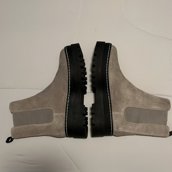 Marc Fisher LTD ‘Pauline’ Chelsea Boots - Picture 8 of 13